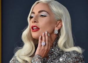 Леди Гага снялась без бюстгальтера (фото)