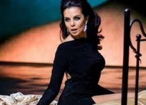 Настя Каменских закрыла тело умопомрачительным нарядом (фото)