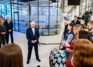 В Україну приїжджав дублер: журналісти знайшли відмінності Путіна та його двійників (фотофакт)