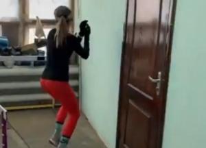 «Это сарай»: в сети показали условия подготовки украинской чемпионки к Олимпиаде (видео)