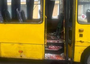 Дуже багато крові: росіяни атакували маршрутку з людьми у Херсоні, щонайменше 4 загиблих (фото, відео)