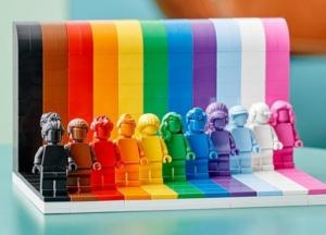 Lego представит первый набор в поддержку ЛГБТ- сообщества