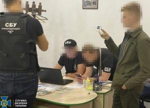 На Днепропетровщине госрегистратор брал взятки за регистрацию недвижимости