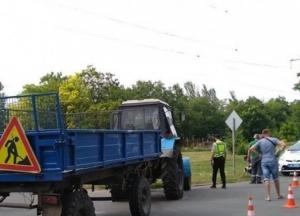 На Волыни селяне отбили у полиции трактор с нагруженным песком прицепом