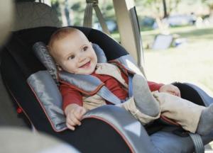 Скандал с перевозкой детей в автокреслах: что происходит в украинских службах такси