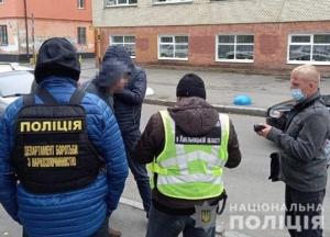 В Хмельницком педагог на переменах продавал амфетамин (фото)