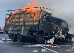 В Хмельницкой области столкнулись военный грузовик и легковушка, двое погибших (фото)
