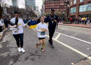 Марафон на протезах бігла 12-річна українка в Бостоні (відео, фото)