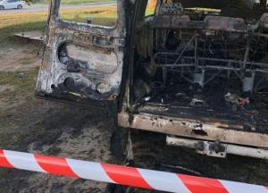 Бросили коктейль "Молотова": в Киеве подожгли авто с людьми