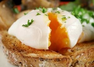 Названы самые полезные и вредные блюда из яиц