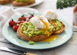 Диетолог рассказала о полезных вариантах завтраков для худеющих