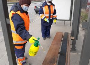 В Киеве спецсредствами моют дороги, мосты, остановки и переходы (фото)