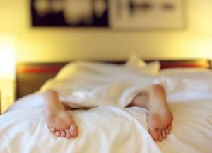 Медики назвали простой способ улучшения качества сна