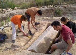 Археологи нашли саркофаг племени варваров, разгромивших Древний Рим (фото)