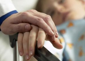 Рада увеличила размер помощи тяжелобольным детям