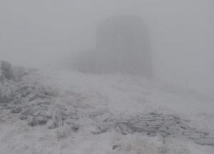 Карпаты засыпало снегом, а температура опустилась до нуля