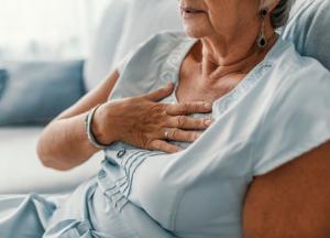 Медики назвали общедоступный напиток, который противопоказан сердечникам