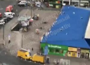 В Киеве прогремел взрыв у станции метро (видео)