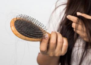 Медики назвали продукты, которые провоцируют выпадение волос
