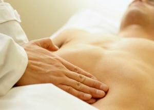 Медики назвали первые симптомы язвы