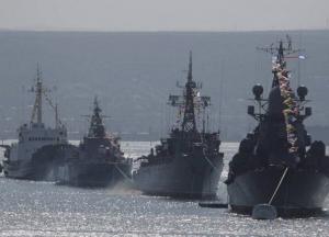 У Севастопольській бухті "бавовна", але окупанти не можуть визначитись, скільки кораблів знищено (фото, відео)