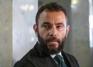 Скандал вокруг квартир и машин нардепа из "Слуги народа" высмеяли забавной фотожабой