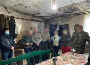 В Харьковской области держали в рабстве семь людей (фото, видео)