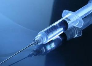 Венгрия начала вакцинировать украинцев Закарпатья