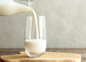 Названы продукты, которые лучше всего сочетаются с молоком
