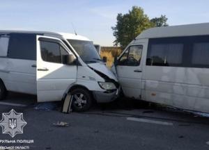 Под Киевом столкнулись фура, микроавтобусы и легковушка, есть пострадавшие