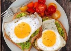 Врач-эндокринолог назвала полезные варианты завтрака