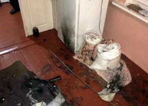 70-летний пенсионер забросал дом сожительницы коктейлями "Молотова" (фото) 