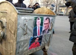 В Харькове начались протесты под мэрией (фото)