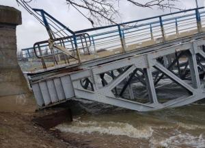 Из-за непогоды в Николаеве упал мост (фото, видео)