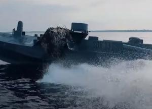 Дрони вдарили по великому НПЗ, авіаремонтному заводу та морському терміналу в РФ (відео)