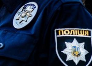 Под Киевом мужчина укусил патрульного за ногу