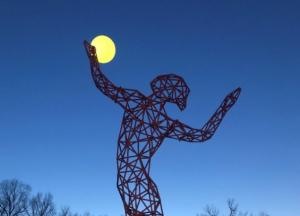 В киевском Центре пляжных видов спорта СЕТ появилась волейболистка высотой 7,77 метров (фото)