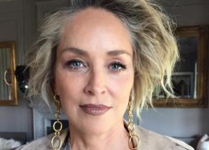 61-летняя Стоун восхитила танцем в трусиках и ботфортах (видео)