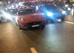 В сети высмеяли Ferrari, которая заглохла в центре Киева (фото)