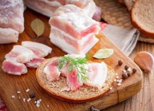 Медики рассказали о пользе употребления сала