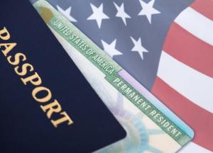 Верховный суд разрешил Трампу ужесточить условия получения грин-карт