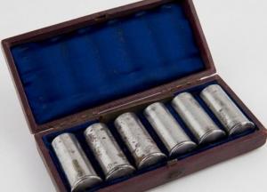 Музей в Лондоне просит опознать странные предметы (фото)