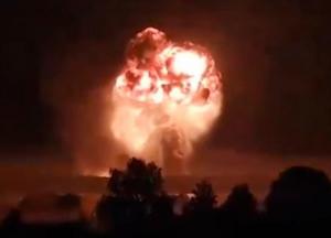 "Путінські виродки житимуть у страху": легіон "Свобода Росії" спалив десятки локомотивів у РФ (відео)