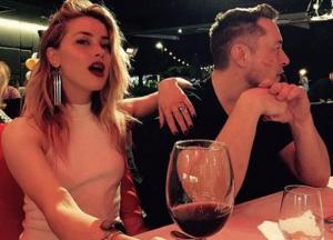 В сеть "слили" интимные фото Эмбер Херд с Маском