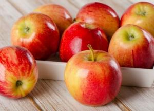 Медики рассказали, почему не следует есть слишком много яблок