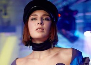 Известную украинскую певицу раскритиковали за вульгарное поведение на сцене