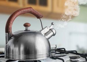 Медики рассказали, чем опасно повторное кипячение воды