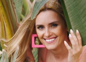 Ирина Федишин восхитила снимком в ажурном купальнике (фото)