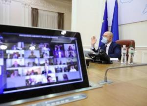 Кабмин повысил зарплаты бюджетникам в 2021 году на 30%