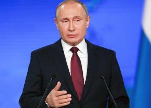 Соцсети высмеяли одинокого Путина в электричке (фото) 